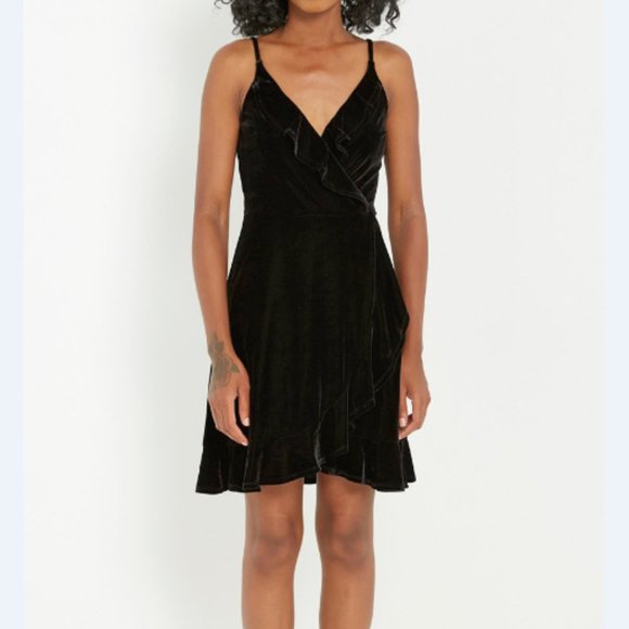 beams918 Dresses & Skirts - Black Velvet Faux Wrap Ruffle Cocktail Dress 10